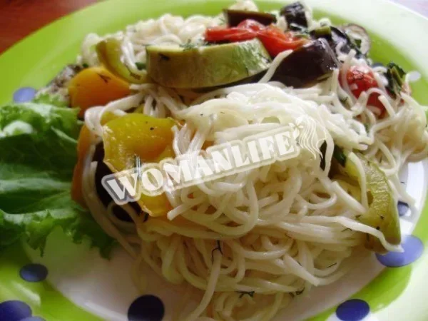 Куксі локшина з запеченими овочами