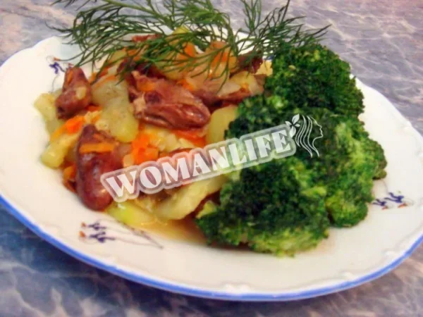 Курячі сердечка з овочами, обсмажені на сковороді