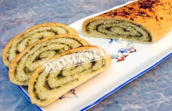 Хліб, начинений часником і зеленню