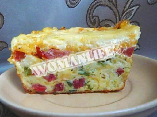 Кабачковий пиріг з ковбасою та цукіні