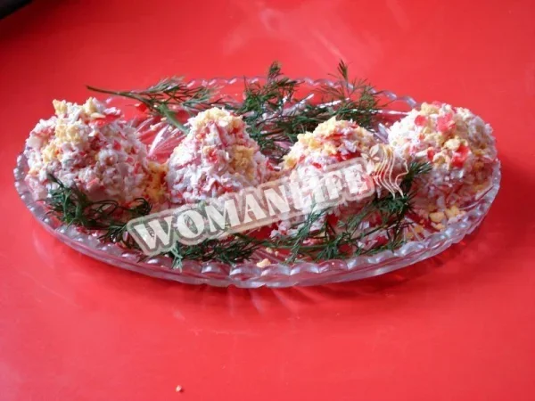 Крабові кульки з сиром і яйцем на Новий рік