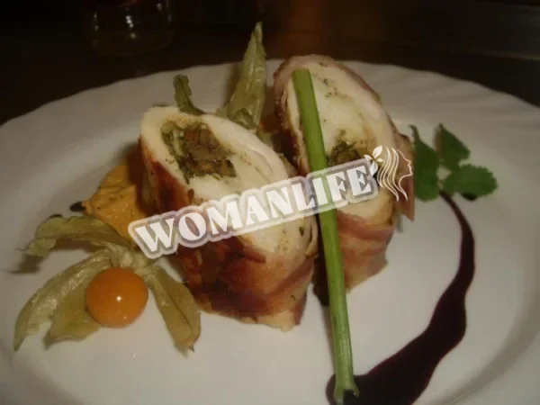 Рулетики з беконом з куркою та грибами