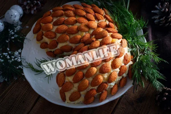 Салат Конус з мигдалем