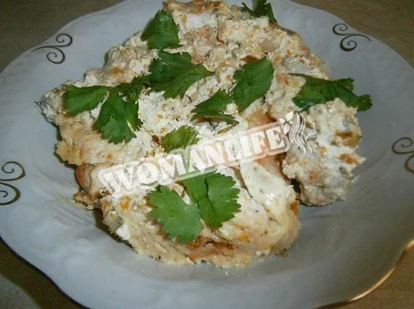 Крученики з курагою в соусі
