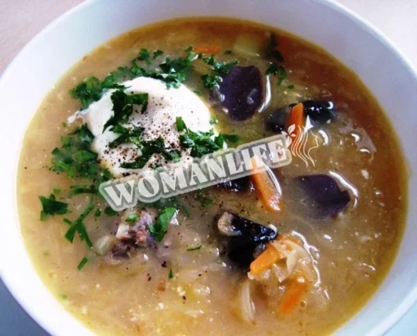 Щі кислі з качиними потрухами