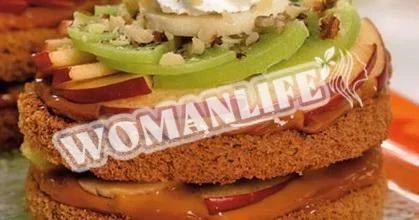 Торт Башеньки зі згущеним молоком і фруктами