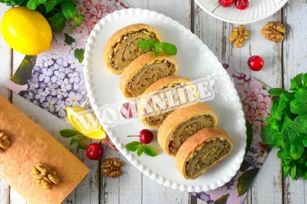 Рулет з волоськими горіхами