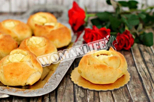 Булочки трояндочки з дріжджового тіста