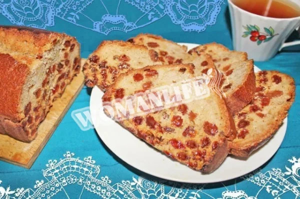Чайний пиріг з родзинками