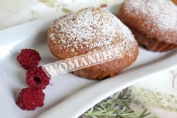 Бананові мафіни з малиною, корицею та імбиром