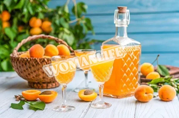 Домашній абрикосовий лікер