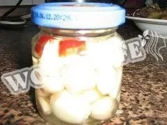 Маринований часник з перцем чилі