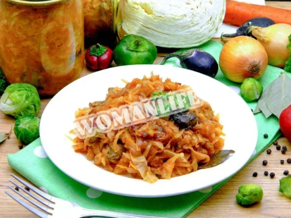 Солянка з капустою і грибами в банках на зиму
