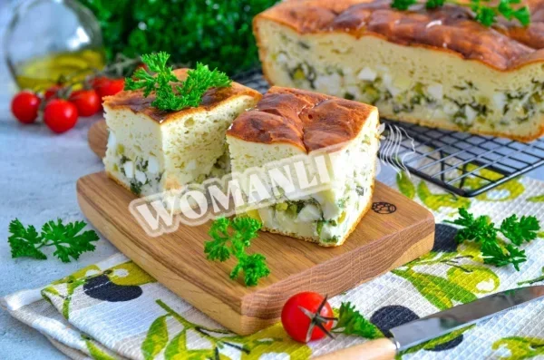 Пиріг із заливкою зеленою цибулею в духовці