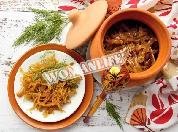 Капуста квашена, тушкована в духовці