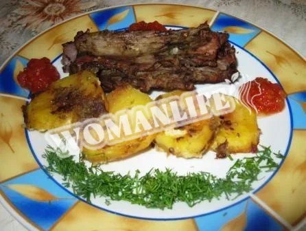 Запечена картопля з ребрами