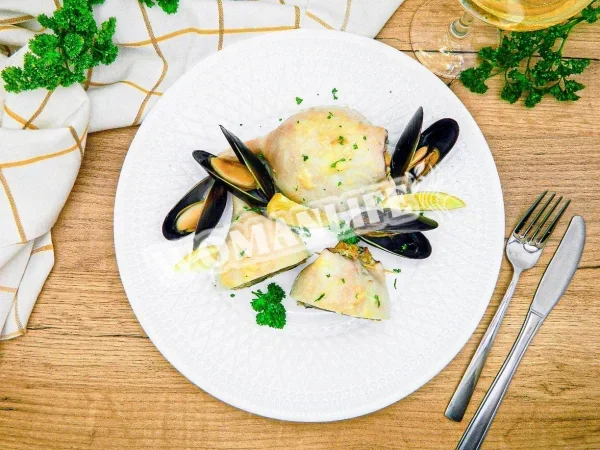 Кальмари, фаршировані грибами, рисом і сиром в духовці