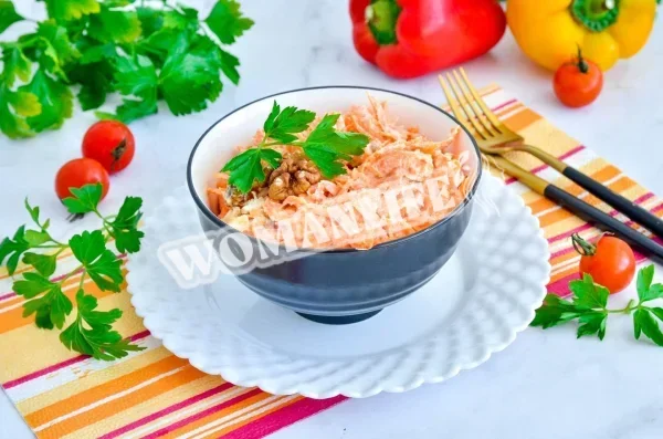 Салат з морквою і сметаною