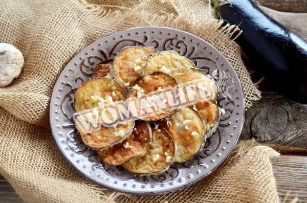 Баклажани в клярі обсмажити на сковороді
