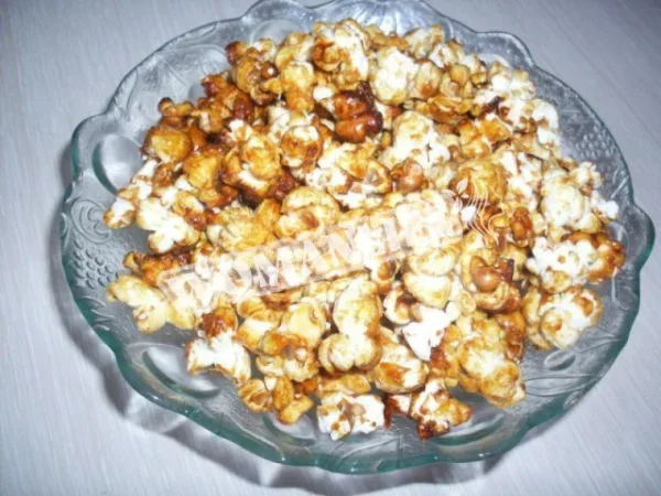Попкорн з карамеллю