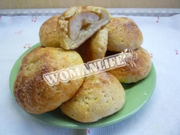 Яблучне печиво з жовтками і сметаною