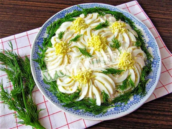 Салат «Ромашка» з куркою