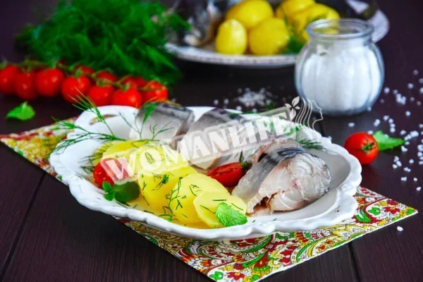 Ціла скумбрія в розсолі