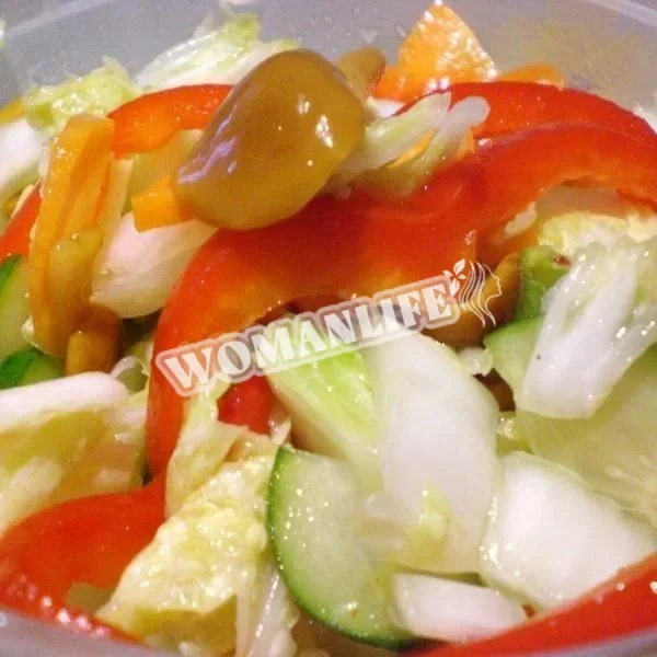 Салат з пекінської капусти з маринованими опеньками