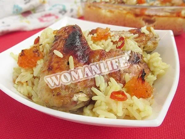 Курка, запечена з рисом