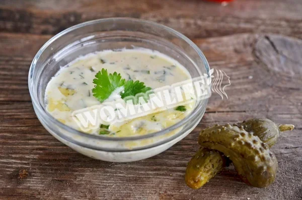 Соус тартар з солоними огірками та майонезом класичний