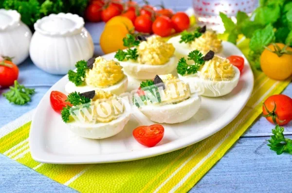Яйця, фаршировані кропом і сиром