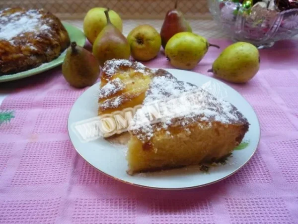 Грушевий пиріг з ромом без дріжджів
