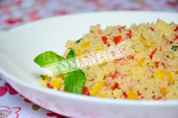 Салат з кускусом і тунцем