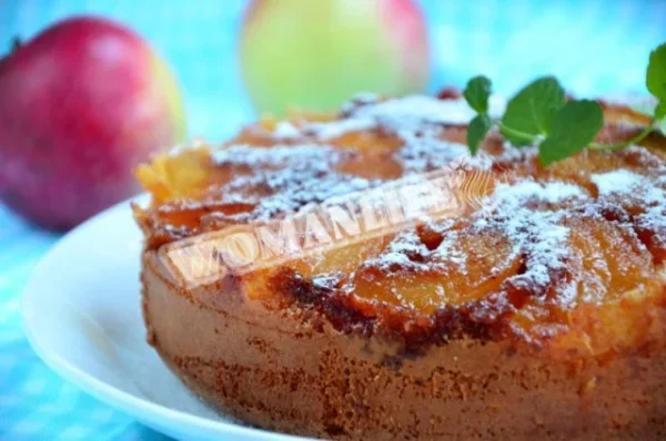 Шарлотка з карамеллю