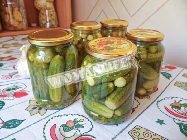 Мариновані огірки корнішони на зиму