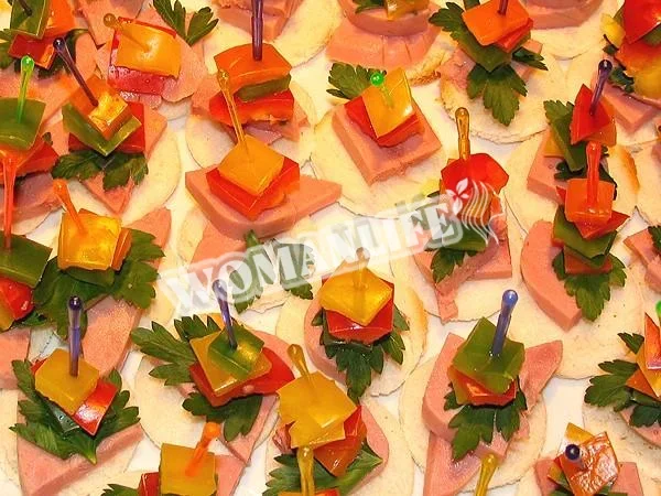 Канапе з шинкою, сиром і помідорами