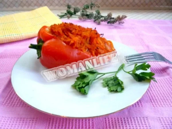 Фарширований перець, запечений в духовці з м'ясом