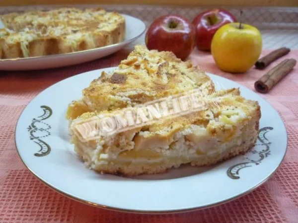 Швидкий яблучний пиріг з сирною начинкою