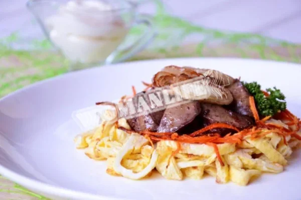 Салат з печінкою і кукурудзою