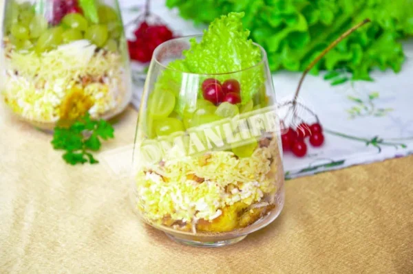 Салат в склянці шарами