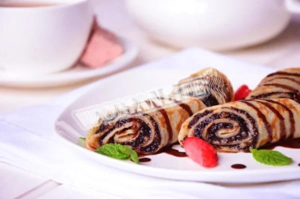 Млинці з маковою начинкою та горіхами