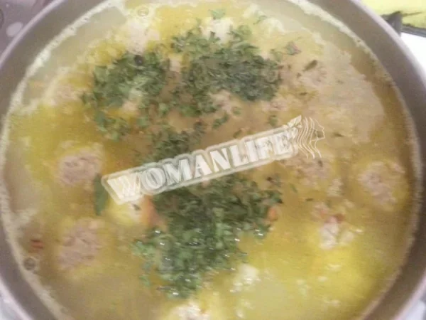 Суп з курячим фаршем і сочевицею