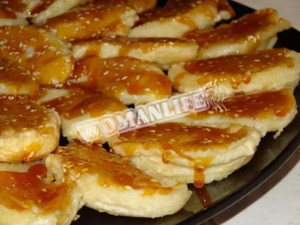 Яблука в карамелі з кунжутом