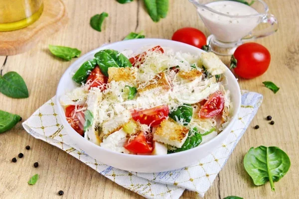 Цезар з пекінською капустою та куркою класичний