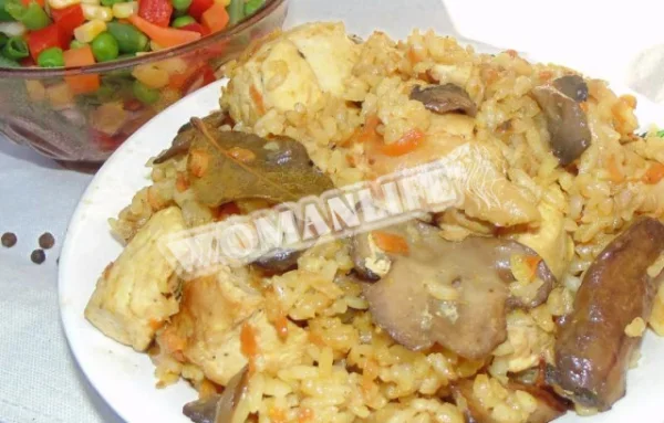 Плов з грибами і куркою в мультиварці