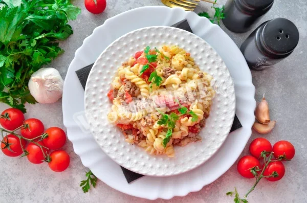 Макарони з фаршем в мультиварці