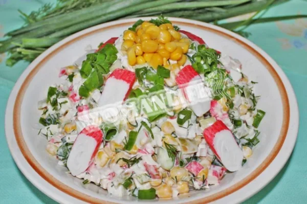 Салат-мозаїка з крабовими паличками