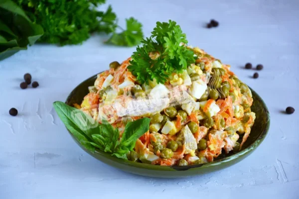 Салат по-купецьки класичний зі свининою